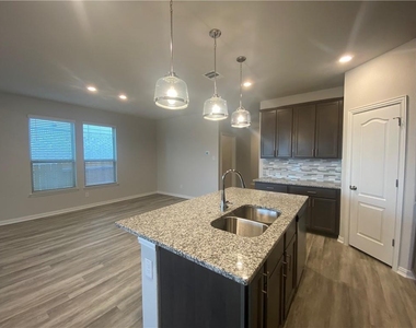 609 Silent Creek Cv - Photo Thumbnail 11