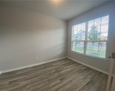 609 Silent Creek Cv - Photo Thumbnail 5