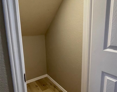 9236 Vigen Cir - Photo Thumbnail 10