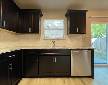 9236 Vigen Cir - Photo Thumbnail 8