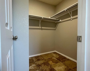 9236 Vigen Cir - Photo Thumbnail 16