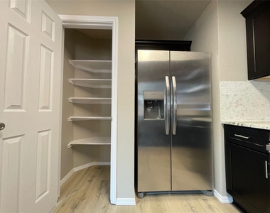 9236 Vigen Cir - Photo Thumbnail 7