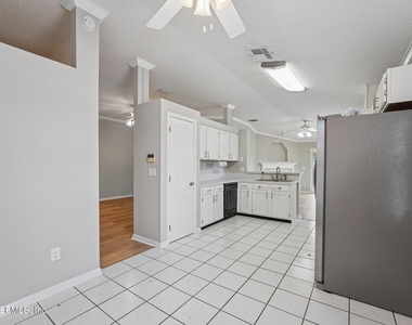 1219 Stern Way - Photo Thumbnail 14