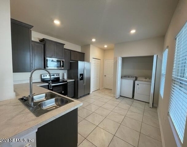 831 Observatory Parkway - Photo Thumbnail 2