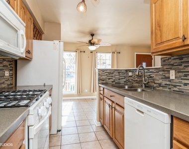 2423 Durango Lane - Photo Thumbnail 5
