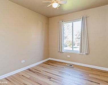 2423 Durango Lane - Photo Thumbnail 8