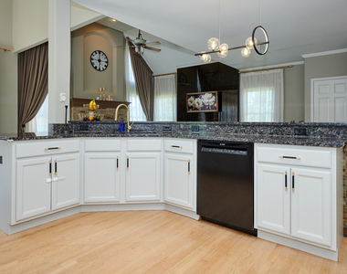 26300 W Chatham Drive - Photo Thumbnail 14