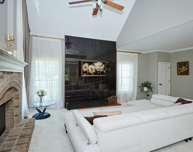 26300 W Chatham Drive - Photo Thumbnail 2