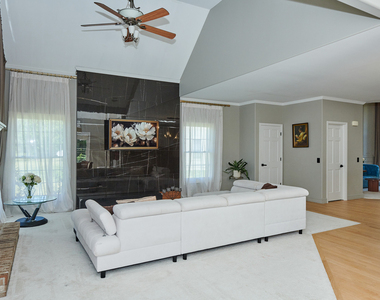 26300 W Chatham Drive - Photo Thumbnail 4