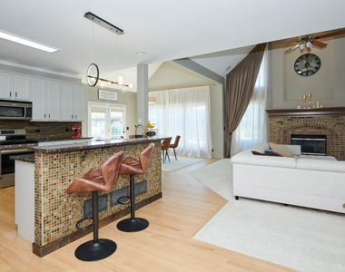 26300 W Chatham Drive - Photo Thumbnail 16