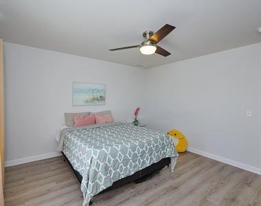 26300 W Chatham Drive - Photo Thumbnail 33