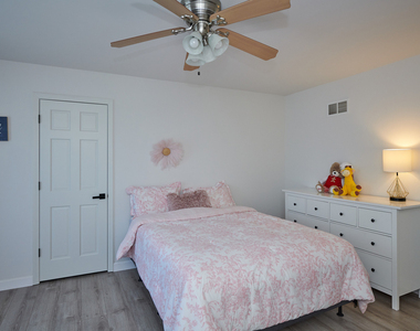26300 W Chatham Drive - Photo Thumbnail 28