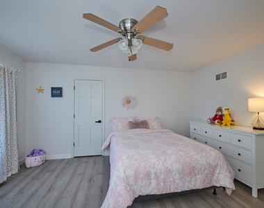 26300 W Chatham Drive - Photo Thumbnail 30