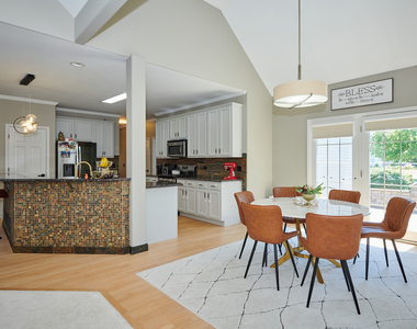 26300 W Chatham Drive - Photo Thumbnail 17