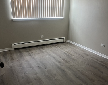 8112 W Marion Street - Photo Thumbnail 5