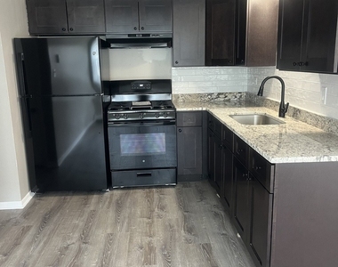 8112 W Marion Street - Photo Thumbnail 3