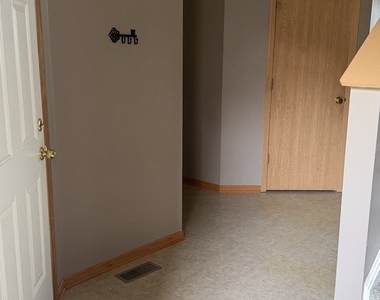 2252 Gallant Fox Circle - Photo Thumbnail 2