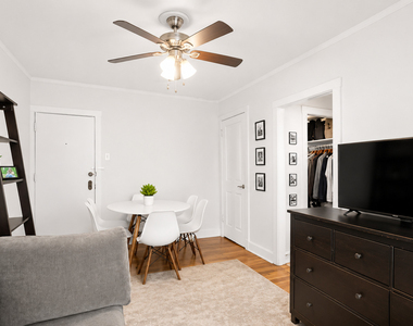 656 W Oakdale Avenue - Photo Thumbnail 5