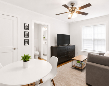 656 W Oakdale Avenue - Photo Thumbnail 2