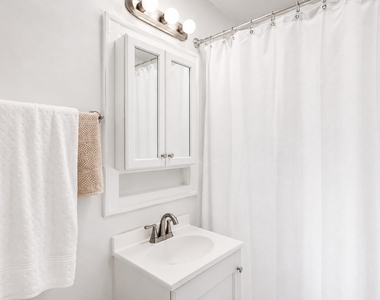 656 W Oakdale Avenue - Photo Thumbnail 4