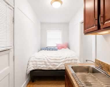 656 W Oakdale Avenue - Photo Thumbnail 8