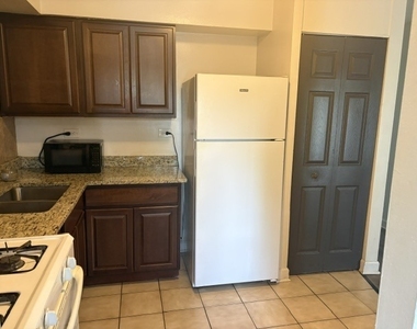 827 College Boulevard - Photo Thumbnail 3