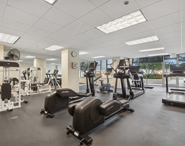 200 N Jefferson Street - Photo Thumbnail 11