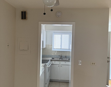 1509 Brown Street - Photo Thumbnail 5
