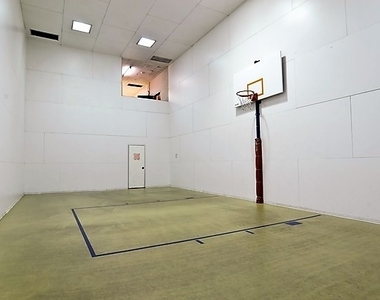 211 E Ohio Street - Photo Thumbnail 21