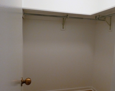211 E Ohio Street - Photo Thumbnail 16