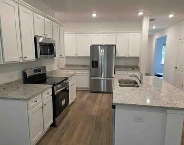 372 Red Dragon Drive - Photo Thumbnail 4
