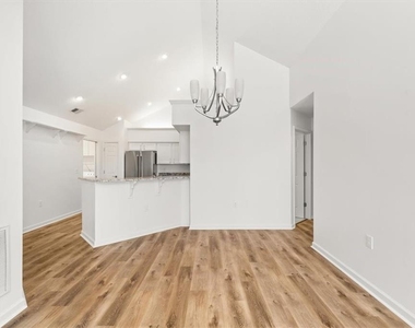 1305 Village Lane - Photo Thumbnail 6