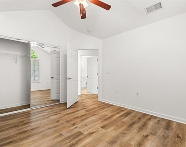 1305 Village Lane - Photo Thumbnail 22