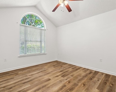 1305 Village Lane - Photo Thumbnail 23