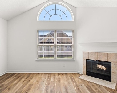 1305 Village Lane - Photo Thumbnail 3