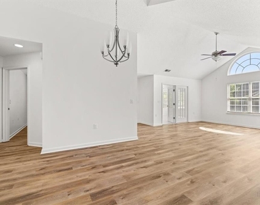 1305 Village Lane - Photo Thumbnail 7
