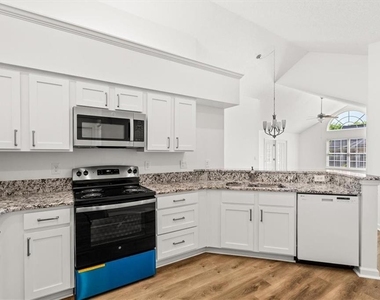 1305 Village Lane - Photo Thumbnail 11