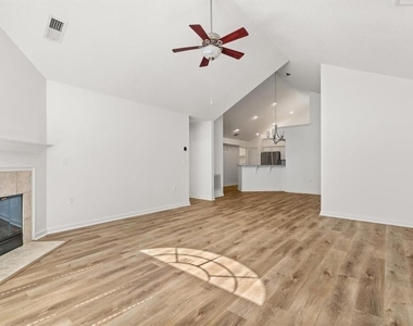 1305 Village Lane - Photo Thumbnail 5