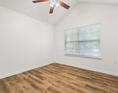 1305 Village Lane - Photo Thumbnail 19
