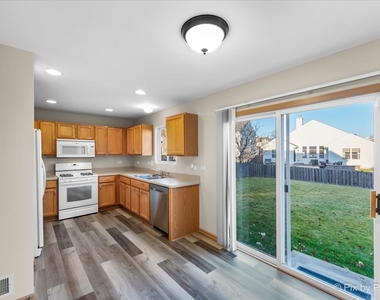 1065 Port Royal Road - Photo Thumbnail 4