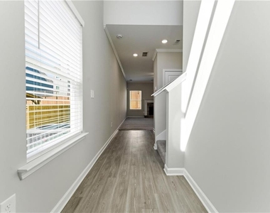 231 Eva Way Ne - Photo Thumbnail 2