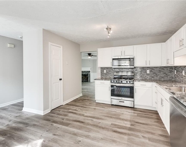 1229 Vintage Pointe Drive - Photo Thumbnail 3