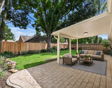 8910 Driftstone Drive - Photo Thumbnail 23