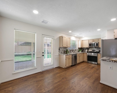 8910 Driftstone Drive - Photo Thumbnail 11