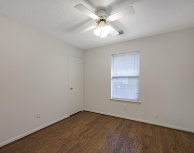 8910 Driftstone Drive - Photo Thumbnail 19