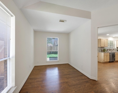 8910 Driftstone Drive - Photo Thumbnail 14