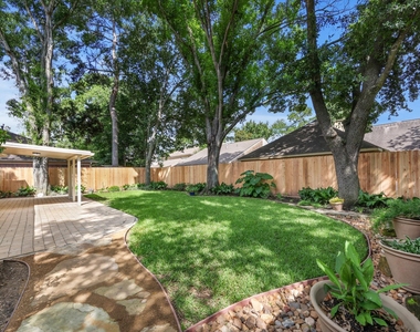 8910 Driftstone Drive - Photo Thumbnail 22