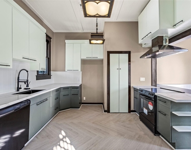 3902 Bernardo De Galvez - Photo Thumbnail 10