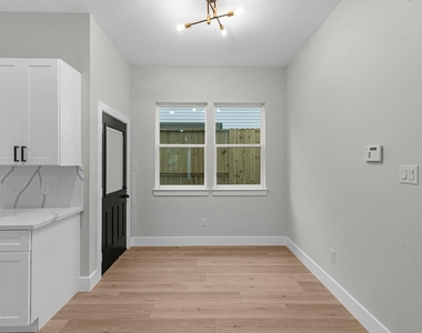 2347 Knoblock - Photo Thumbnail 9