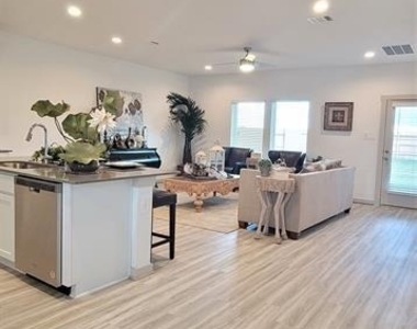 1015 Starcross Bend Drive - Photo Thumbnail 6